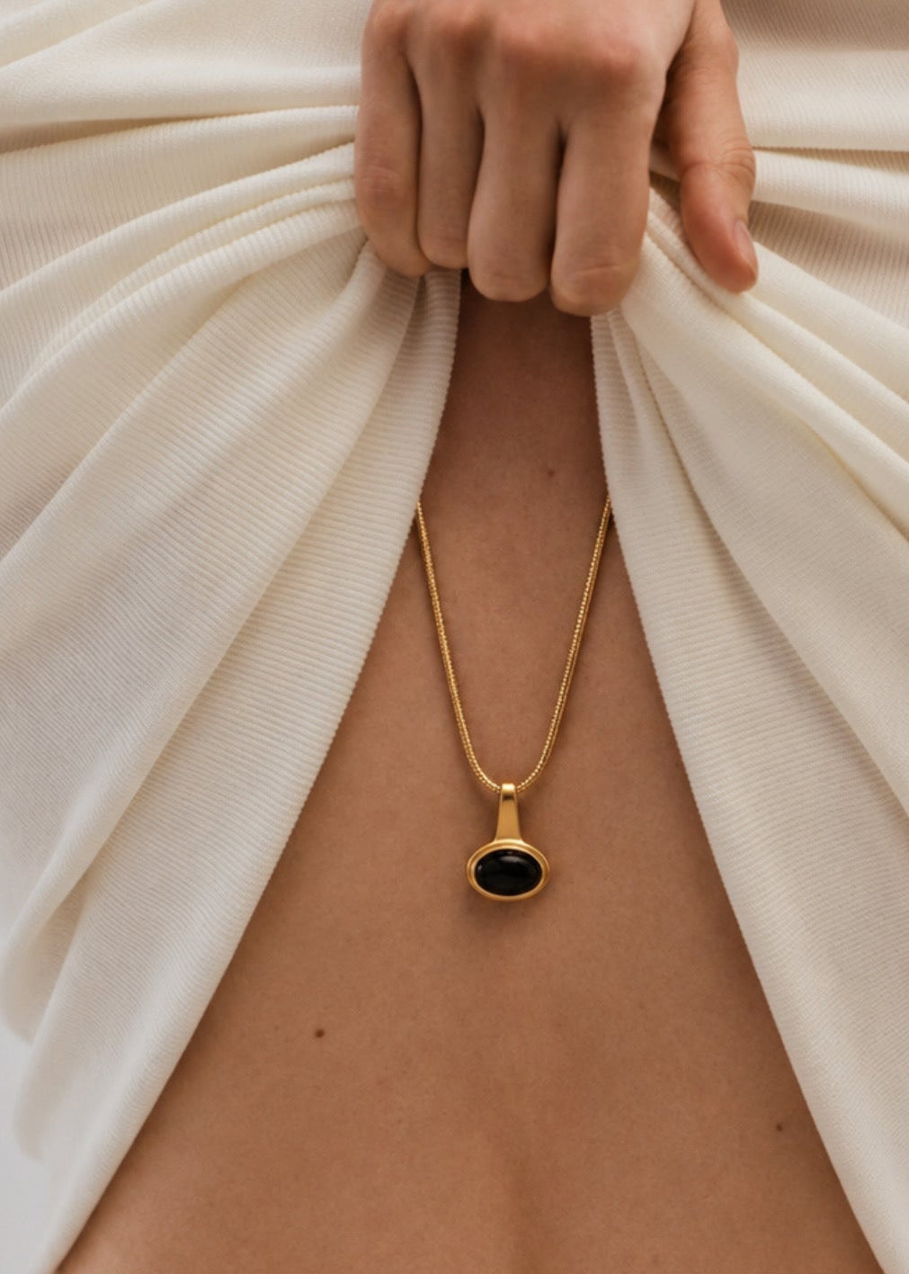 NOIR DE PARIS | 18K GOLD PLATED NECKLACE