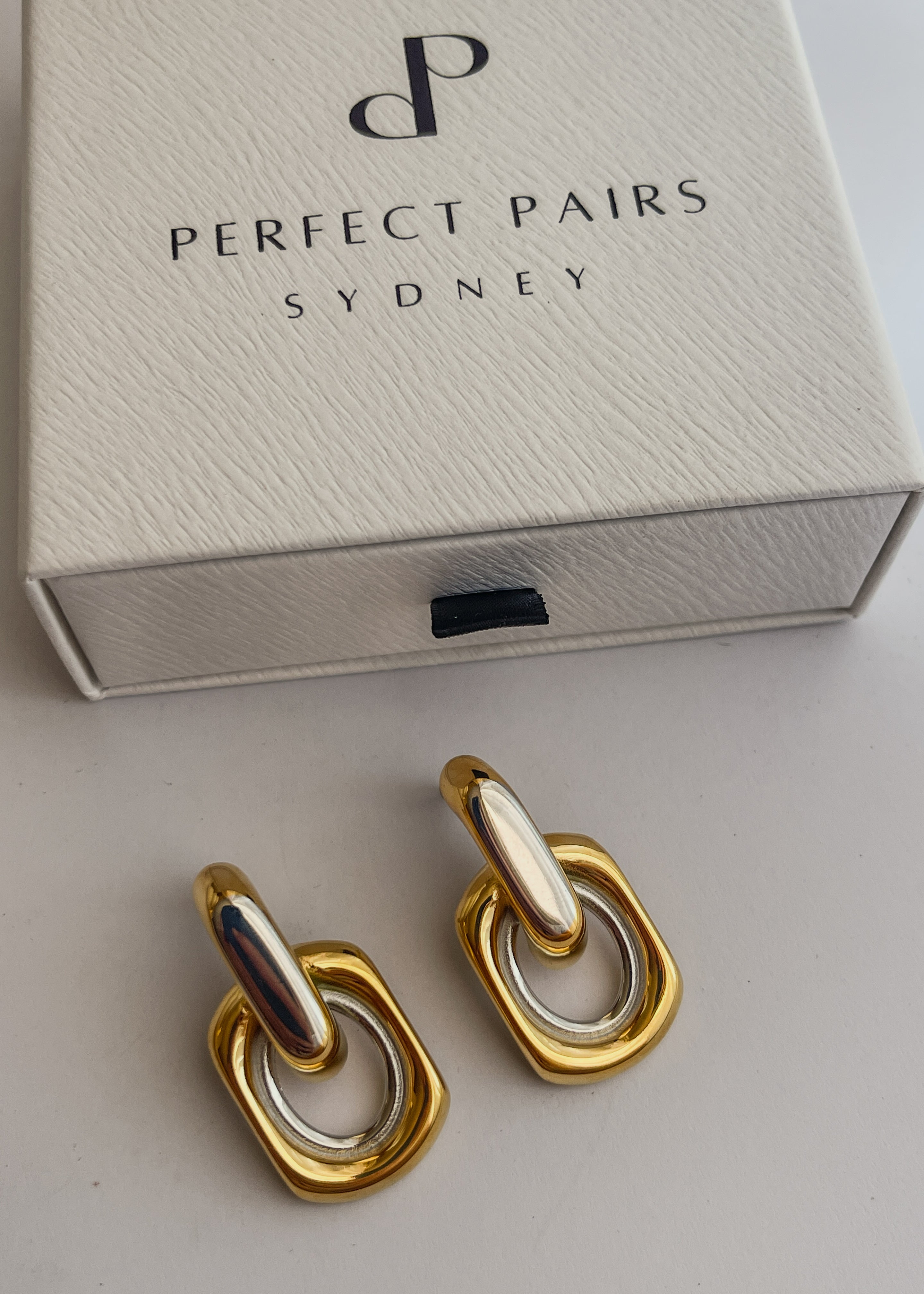 VIVIENNE | 18k two-toned earrings