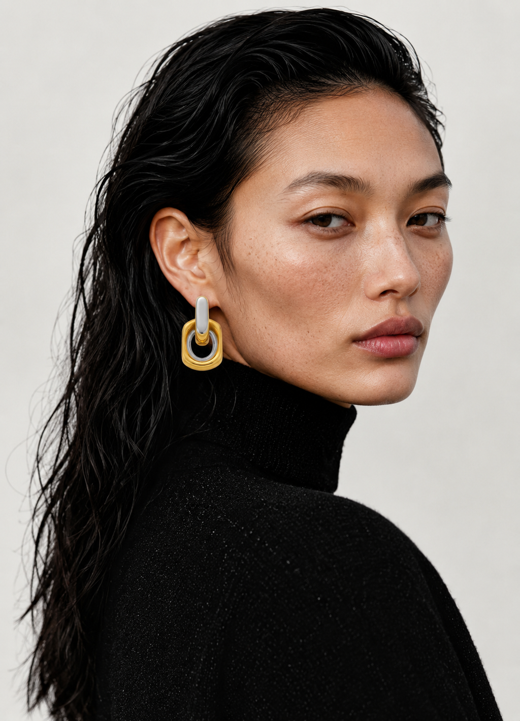 VIVIENNE | 18k two-toned earrings