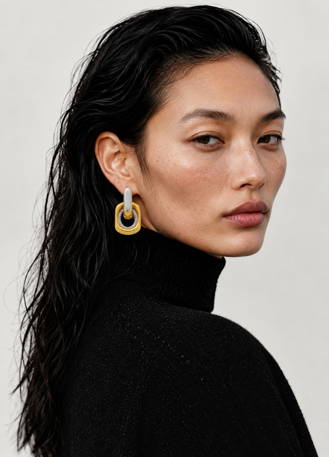 VIVIENNE | 18k two-toned earrings