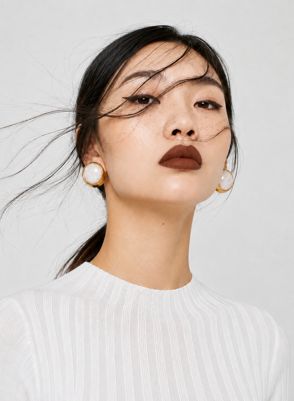 Palais Blanc | 18K gold plated resin earrings