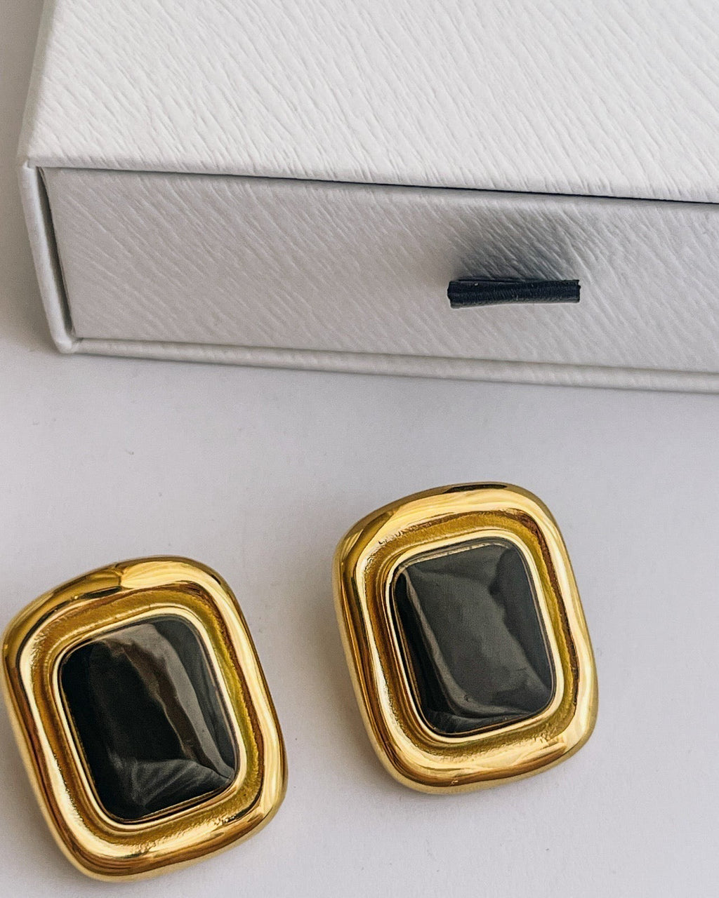 PENELOPE | 18K gold plated resin earrings