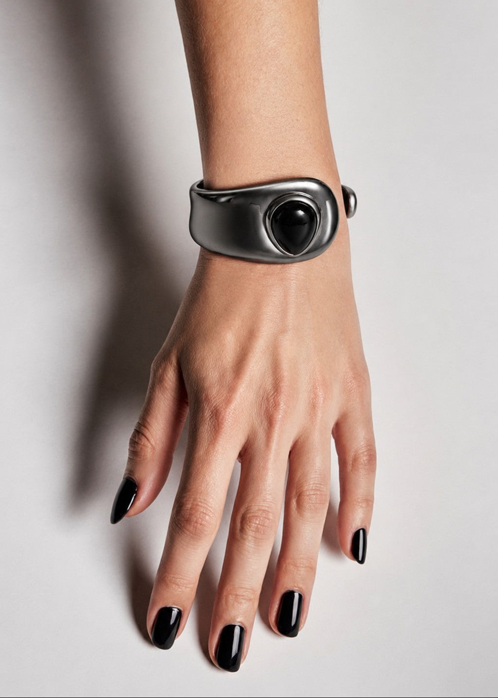 LA NUIT GUNMETAL | 18K GOLD PLATED CUFF