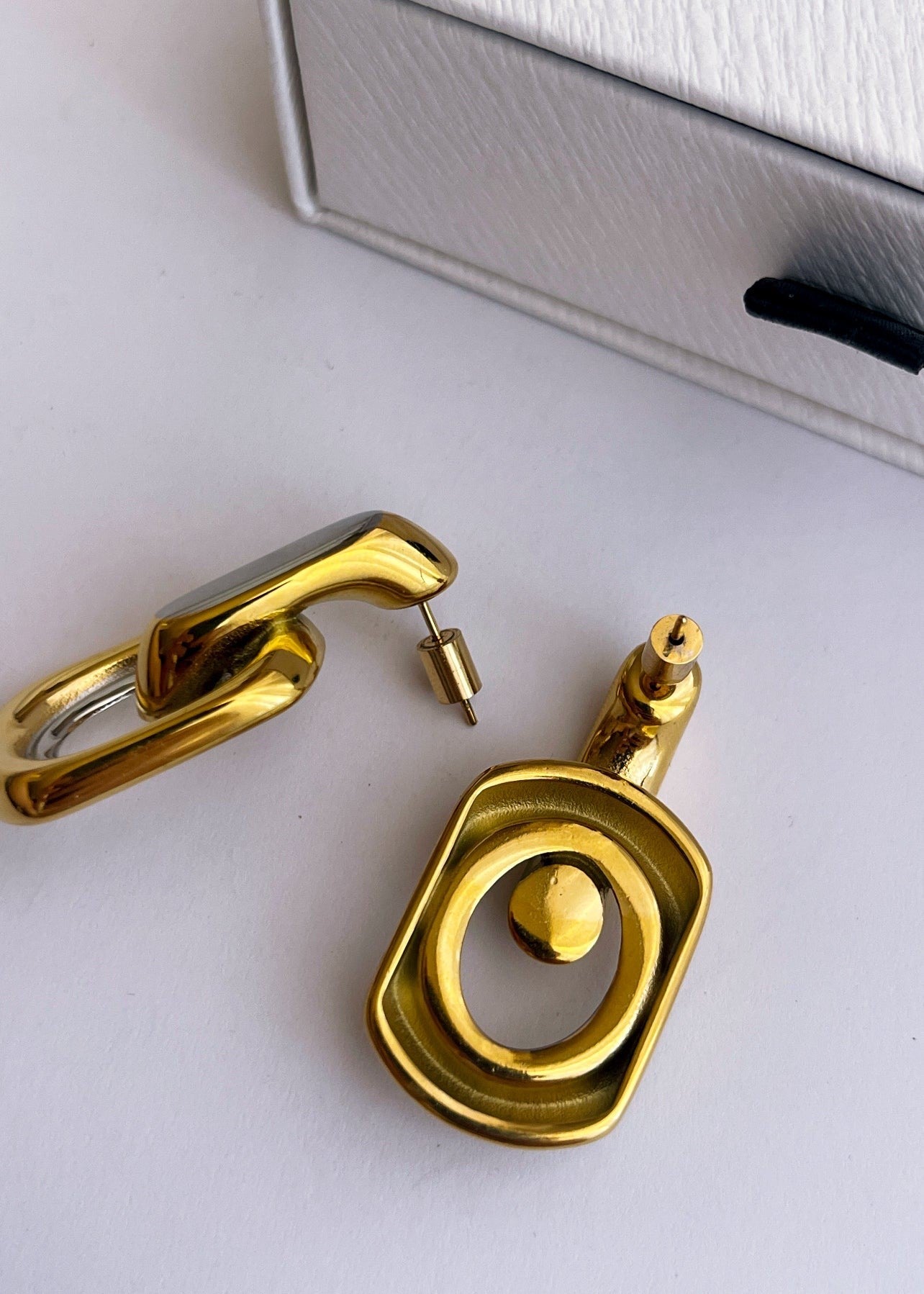 VIVIENNE | 18k two-toned earrings