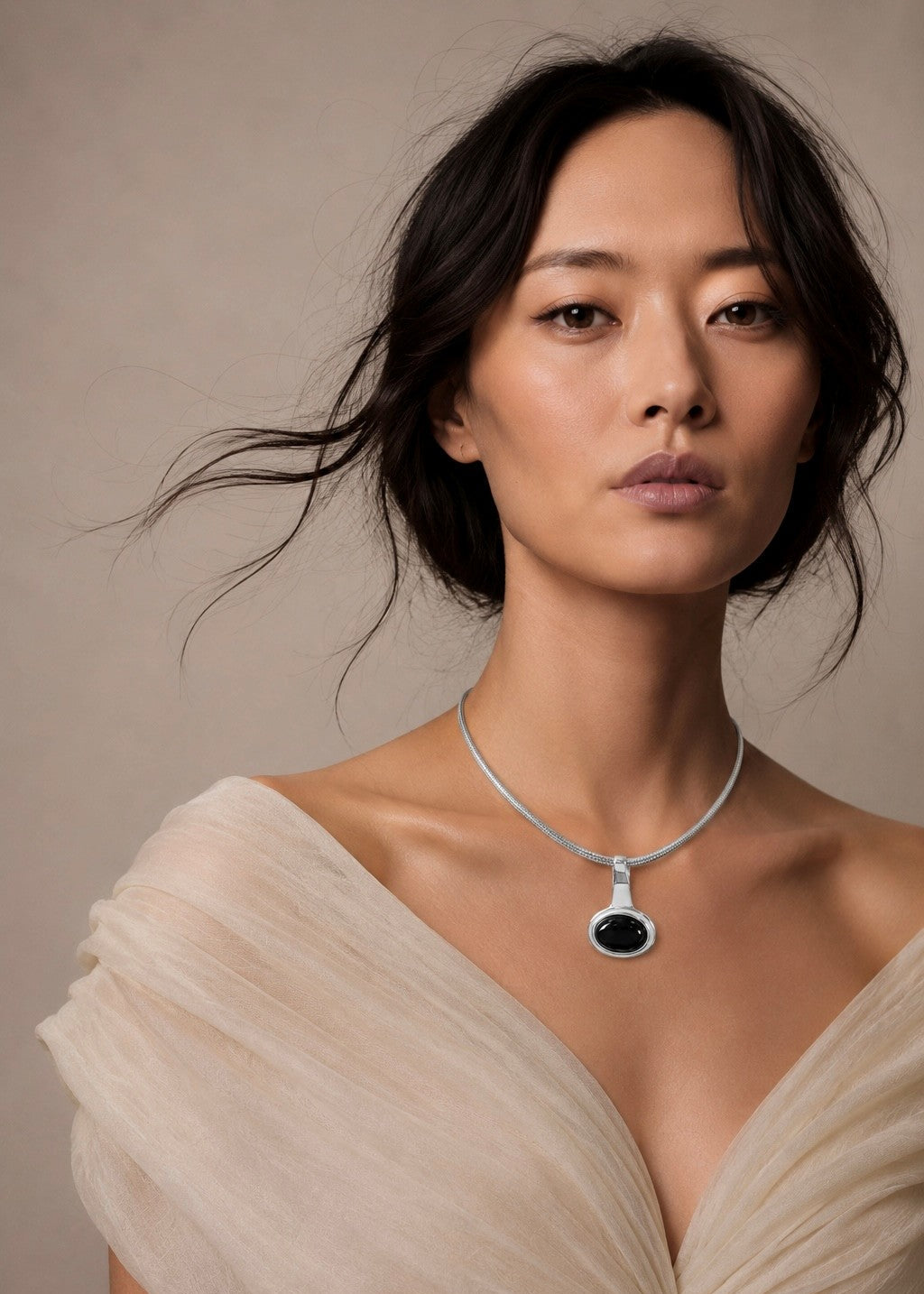 NOIR DE PARIS GUNMETAL | 18k gold plated necklace