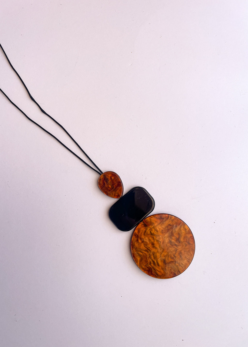RAVELLO | Resin necklace